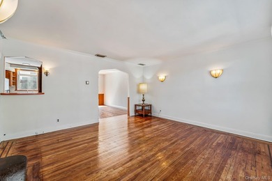 Welcome to this perfectly located home in the heart of Bayside - photo 5