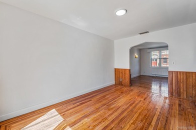 Welcome to this perfectly located home in the heart of Bayside - photo 6
