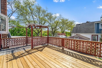 Welcome to this perfectly located home in the heart of Bayside - photo 9