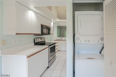 2 BR/2 Bath END-UNIT LAKE VIEW condo in the affordable - photo 13