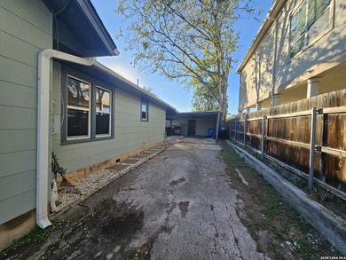 Fully renovated 3-bedroom, 2-bath home offering the perfect - photo 32