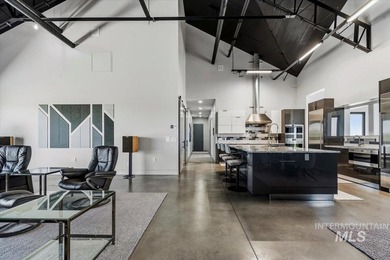 Welcome to one of the most remarkable private estates in the - photo 7