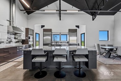 Welcome to one of the most remarkable private estates in the - photo 8