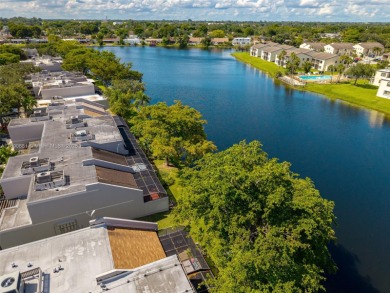Lake Townhome/Townhouse For Sale in Pembroke Pines, Florida