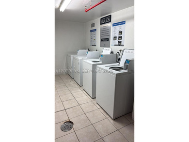 Beautiful 1 bed and one and a half bath, upgraded unit , Awesome - photo 13