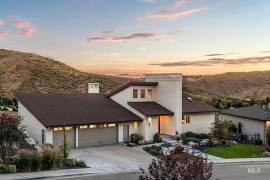 Perched in Boise's Eyrie Canyon with expansive views! This - photo 2