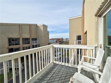 Enjoy relaxing views of the canal from this large unit in the - photo 19