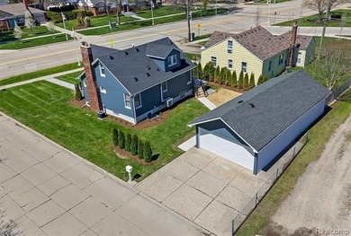 Seller is motivated! Welcome to your turnkey bungalow just steps - photo 22