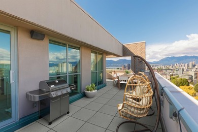 Hennessy House, a truly exceptional penthouse residence in the - photo 24