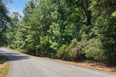 Tucked inside the gated community of Wilderness Cove on Lake - photo 3