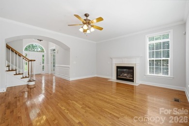 Stunning Brick Home in beautiful Hunter Oaks Subdivision with 3 - photo 7