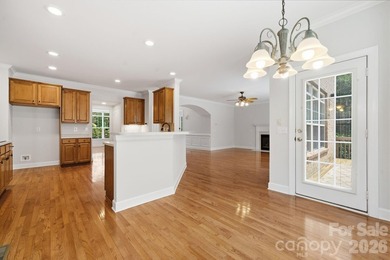 Stunning Brick Home in beautiful Hunter Oaks Subdivision with 3 - photo 10