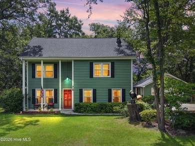 Welcome to sought-after Bayshore Estates, where timeless - photo 4
