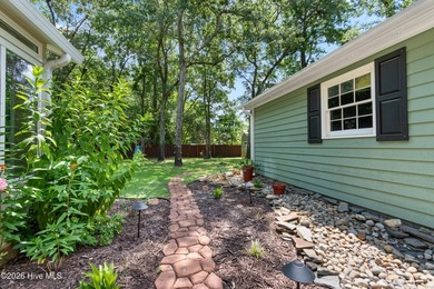 Welcome to sought-after Bayshore Estates, where timeless - photo 8