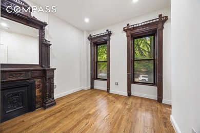 Absolutely stunning, this parlor-level floor-through residence - photo 1