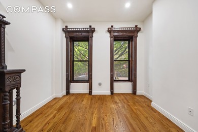 Absolutely stunning, this parlor-level floor-through residence - photo 3