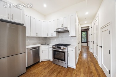 Absolutely stunning, this parlor-level floor-through residence - photo 4