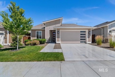 Stunning, light and bright single-level home in the gated 55+ - photo 1