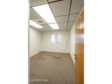 Prime 2,858 sqft medical office building in a high-traffic area