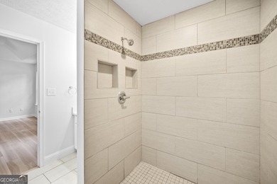 Offering exceptional flexibility and multigenerational living - photo 15