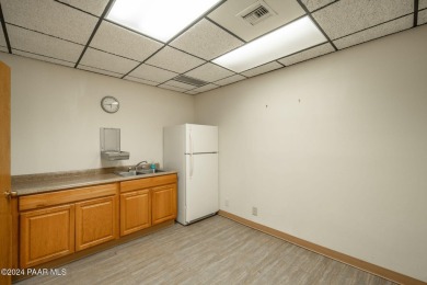 Prime 2,858 sqft medical office building in a high-traffic area