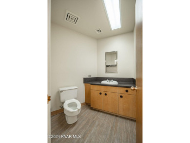 Prime 2,858 sqft medical office building in a high-traffic area