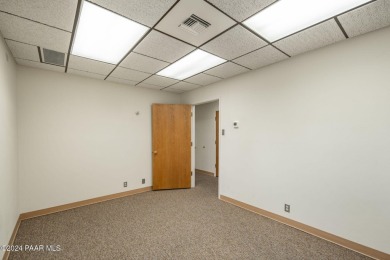 Prime 2,858 sqft medical office building in a high-traffic area