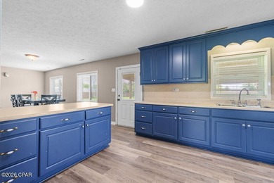 Rare opportunity to own a spacious home on an oversized corner - photo 8