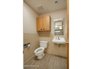 Prime 2,858 sqft medical office building in a high-traffic area