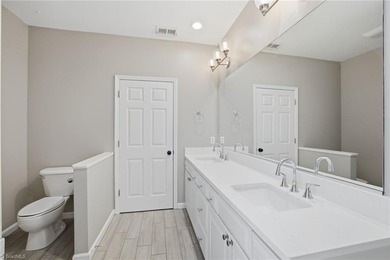 SPECIAL OPPORTUNITY! WATERFRONT 4 BR + extra room with closet - photo 32