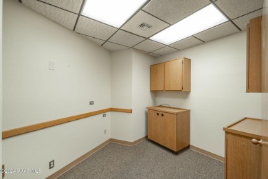 Prime 2,858 sqft medical office building in a high-traffic area