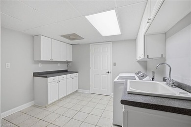 SPECIAL OPPORTUNITY! WATERFRONT 4 BR + extra room with closet - photo 42