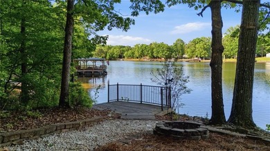 SPECIAL OPPORTUNITY! WATERFRONT 4 BR + extra room with closet - photo 50