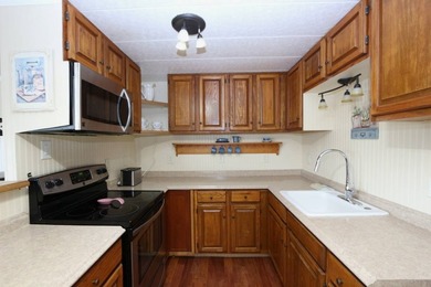 Fantastic lake front 1-very large master bedroom 1.5-bath - photo 11