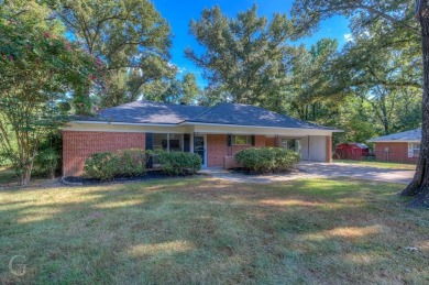 Lake Home For Sale in Shreveport, Louisiana