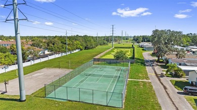 Beautiful and cozy 3-bedroom mobile home located in the highly - photo 32