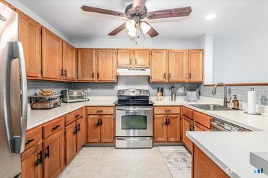 Welcome to this well-maintained and move-in ready condominium - photo 5