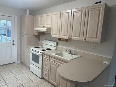 Renovated 4-6 Bedrooms, 2 Bath Colonial, Possible Apartment - photo 16