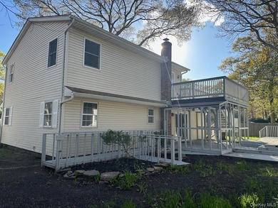 Renovated 4-6 Bedrooms, 2 Bath Colonial, Possible Apartment - photo 21