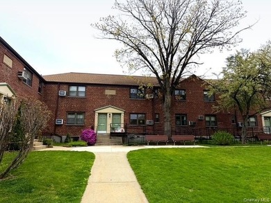 Discover this well maintained 950 Square feet first floor - photo 1