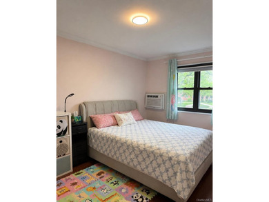 Discover this well maintained 950 Square feet first floor - photo 5