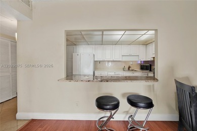 Spacious 1 bedroom, 1.5 bathroom residence with over 1,000 sq - photo 12