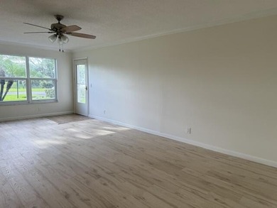 Beautiful 1100sqt condo/villa in desirable Lantana 55+community - photo 15