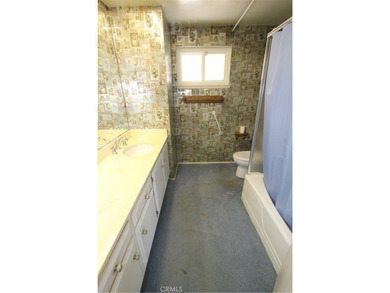 Discover the incredible potential of this spacious 4-bedroom - photo 19