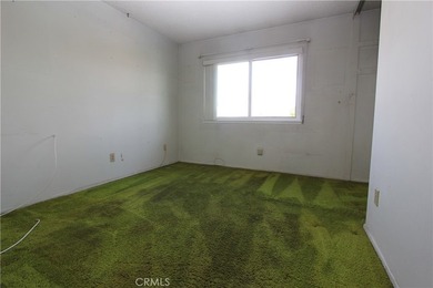 Discover the incredible potential of this spacious 4-bedroom - photo 24