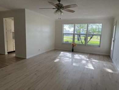Beautiful 1100sqt condo/villa in desirable Lantana 55+community - photo 24