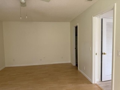 Beautiful 1100sqt condo/villa in desirable Lantana 55+community - photo 27