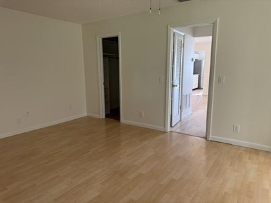 Beautiful 1100sqt condo/villa in desirable Lantana 55+community - photo 30