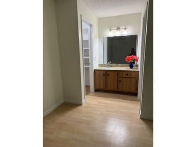 Beautiful 1100sqt condo/villa in desirable Lantana 55+community - photo 31