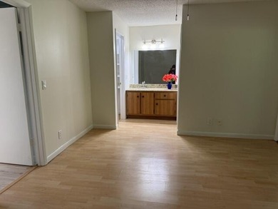 Beautiful 1100sqt condo/villa in desirable Lantana 55+community - photo 32